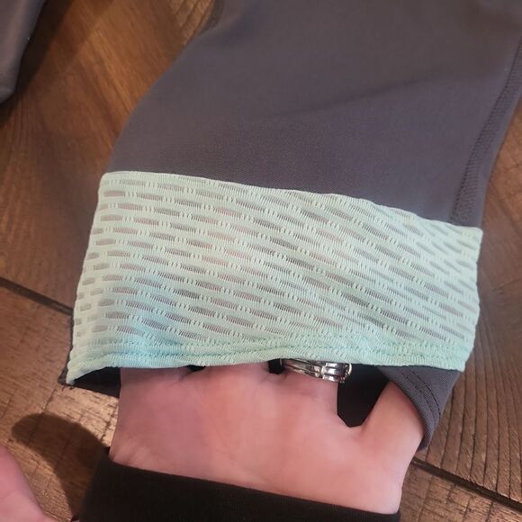Under Armour Crop Leggings Grey and Green Small - Picture 3 of 8